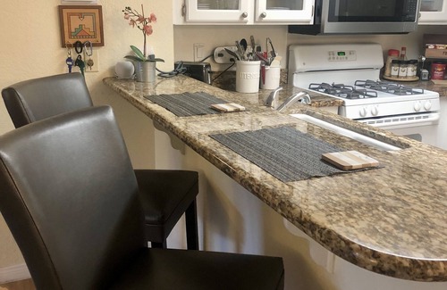 Ontario Condo | Cheerful Pet Friendly 2 BR-1BA Condo