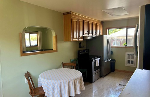 North End House | Cheerful Proctor Home in the Heart of the 253n