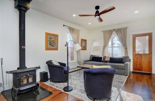 Salida House | Cheerful, Spacious 3 Bdrm3 Bath