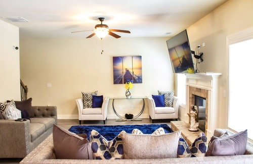 Hampton House | Cheerful & Spacious 4bedroom home away from home!