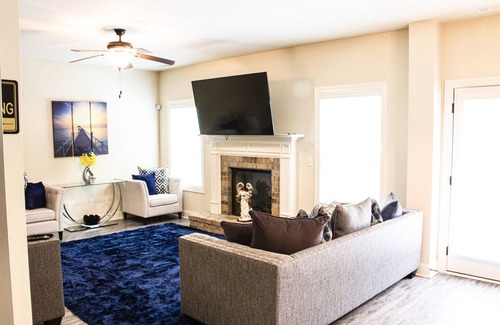 Hampton House | Cheerful & Spacious 4bedroom home away from home!