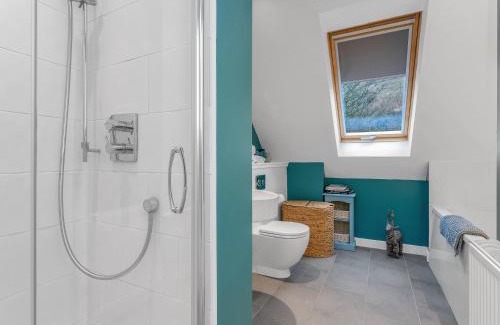 Arrochar House | Cheerful Stays: 4 Bedroom Cottage in Arrochar