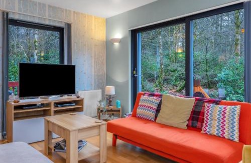 Arrochar House | Cheerful Stays: 4 Bedroom Cottage in Arrochar