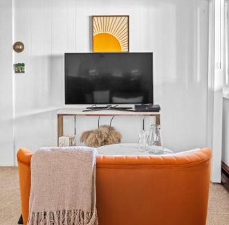 West Hempstead Apartment | Cheerful Studio Getaway/Garden/By Lake State Park.