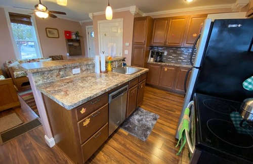 Davison Apartment | Cheerful Suite, Downtown Retreat