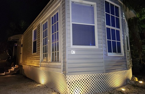 Big Pine Key Cottage | Cheerful Tiny House on 30 min from Key