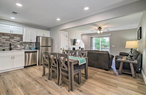 Kimberling City House | Cheerful Townhouse - Walk to Table Rock Lake!