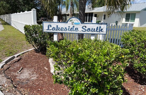 South Bradenton Villa | Cheerful Villa - 10 mins from the Beach