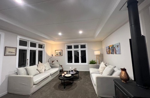 Waiotahi Villa | Cheerful Villa with amazing spaces