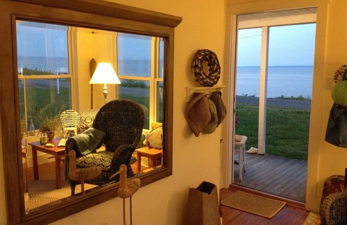 Issue Cottage | Cheerful Waterfront Cottage With Perfect Porch For Viewing