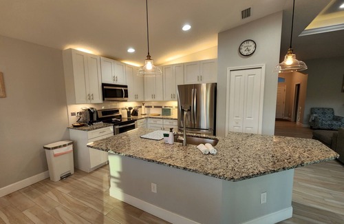 Rotonda Lakes House | Cheerfully 3bdrm home w/heated pool!