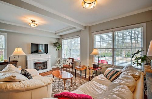 Marietta House | Cheery Cottage with Yard Less Than 1 Mile to Marietta Square