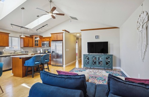South Tacoma House | Cheery Tacoma Vacation Rental: 7 Mi to Owen Beach!