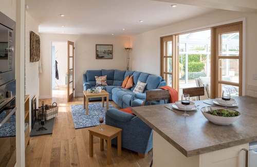 Rhosneigr House | Chelford: 3-Bed Home Near Rhosneigr Beach | Managed by Anglesey Holiday Letting