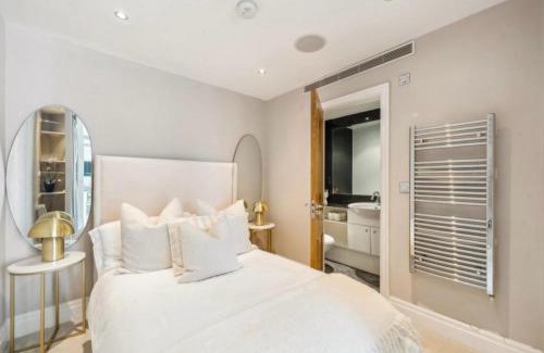 Sands End Apartment | Chelsea Harbour Two En-Suite Bed Apartment