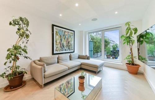 Chelsea Harbour Apartment | Chelsea Pad by condokeeper