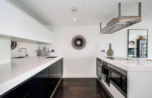 Churchill Apartment | Chelsea Riverside | Pro-Managed