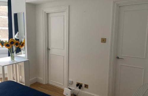 Brompton & Hans Town Apartment | Chelsea Studio Sloane Avenue