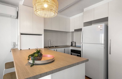 Kings Beach Apartment | Cheltenham Apartments Unit 18, 40 King St