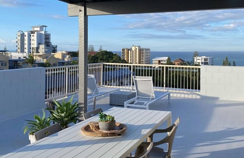 Kings Beach Apartment | Cheltenham Apartments Unit 18, 40 King St