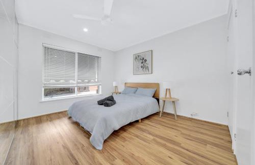 Cheltenham Apartment | Cheltenham Delight - Renovated Two Bedroom Unit