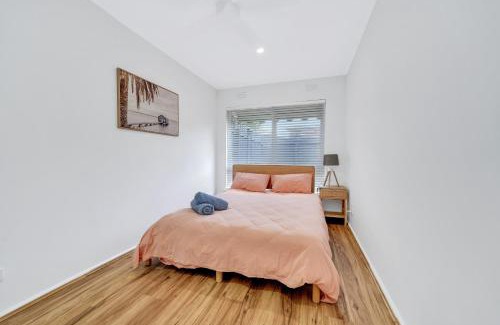 Cheltenham Apartment | Cheltenham Delight - Renovated Two Bedroom Unit