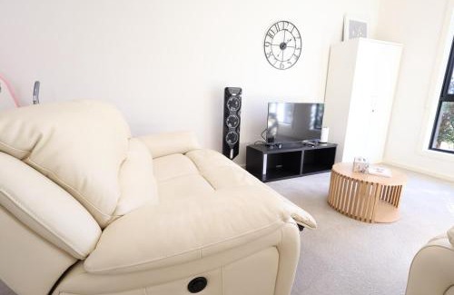 Cheltenham House | Cheltenham Southland Family Retreat Entire 3BR Endless Golfclubs and Beaches
