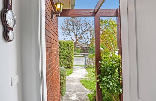 Mansfield House | Chenery Retreat right in the heart of Mansfield, Victoria.