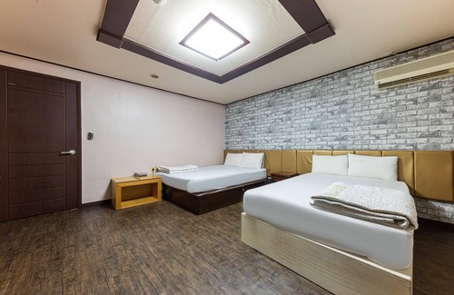 Cheonan Hotel | Cheonan Terminal Komodo