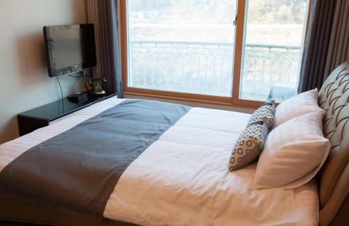Deokhyeon Hotel | Cheongpyeong Family Hotel and Caviar Park