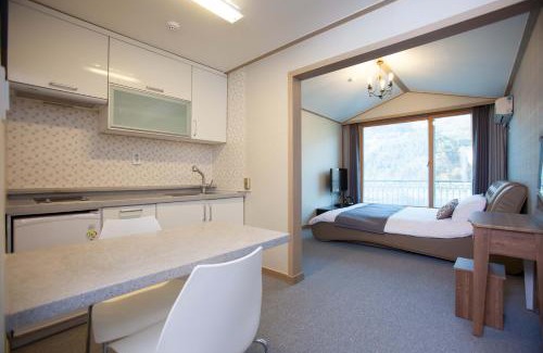 Deokhyeon Hotel | Cheongpyeong Family Hotel and Caviar Park