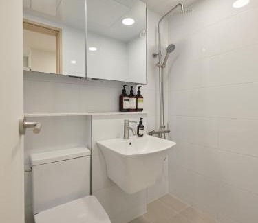 Seongnae-dong Apartment | Cheonho 1 minute stay #New construction #Two-room #KSPO #Lotte Tower #Jamsil #Olympic Park #Asan Hospital