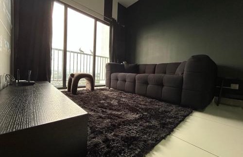 Kampung Bukit Dukong Apartment | Cheras traders garden Black Lover trader square 2 bedroom , WI-FI , projector