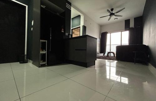 Kampung Bukit Dukong Apartment | Cheras traders garden Black Lover trader square 2 bedroom , WI-FI , projector
