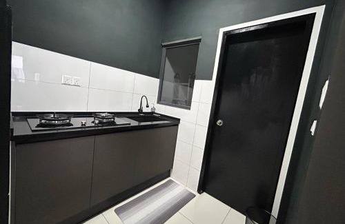 Kampung Bukit Dukong Apartment | Cheras traders garden Black Lover trader square 2 bedroom , WI-FI , projector