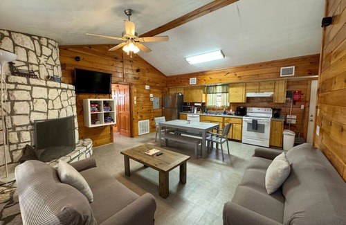 Concan Cabin | Cherokee Oaks - Frio River Haven
