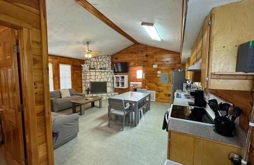 Concan Cabin | Cherokee Oaks - Frio River Haven