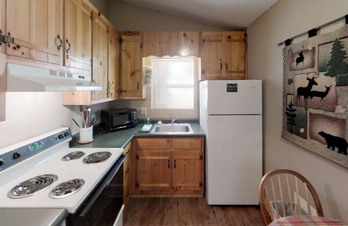 Sautee Nacoochee Cabin | Cherokee Ridge 7 – Pet Friendly Cottage That is All About Location, Location.