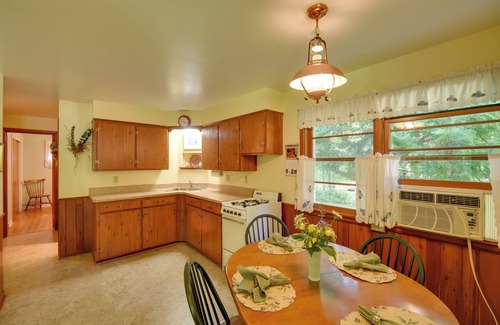Fish Creek Cottage | 'Cherry Cottage' - Walk to Peninsula State Park!