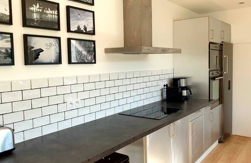 Branville House | Cherry