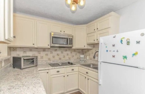 North Myrtle Beach House | Cherry Grove 2 bedroom townhouse directly across the street from ocean