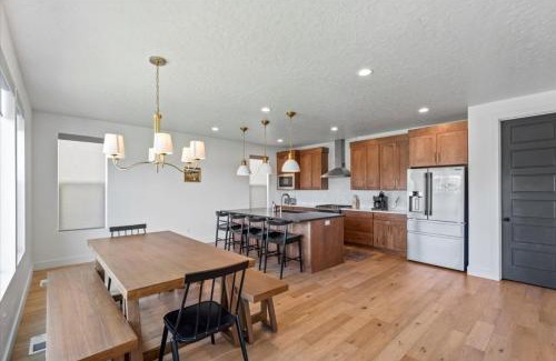 Kaysville House | Cherry Hill stay and play near lagoon