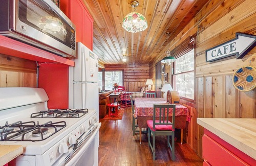 South Lake Tahoe Cabin | Cherry Leaf Lodge - Dog-Friendly Escape with Lake Views & Lake Access
