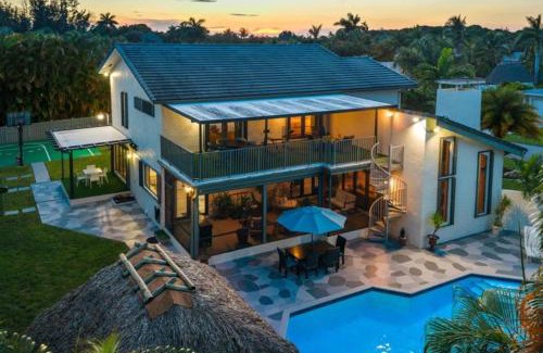 Davie House | Cherry RoyaleGrand Villa