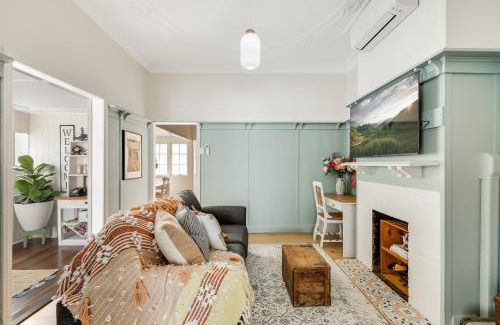 Toowoomba House | Cherry Tree Cottage! CBD Magic!