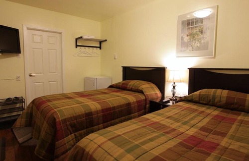 Cordova Bay Hotel | Cherry Tree Inn