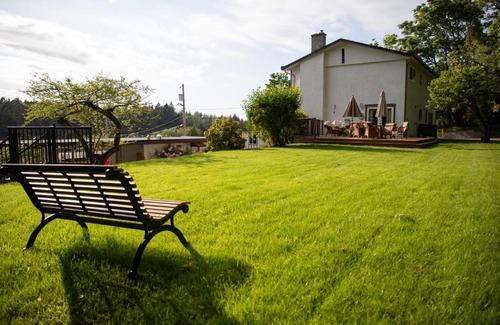 Cordova Bay Hotel | Cherry Tree Inn