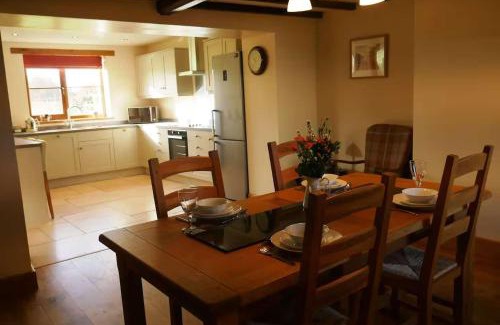 Hay on Wye House | Cherry Trees - 2 bedrooms -Pets Ok - woodburner