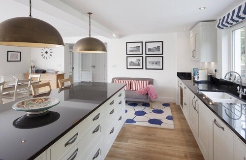Rock Cottage | CHERRYTREES, family friendly, with hot tub in Rock