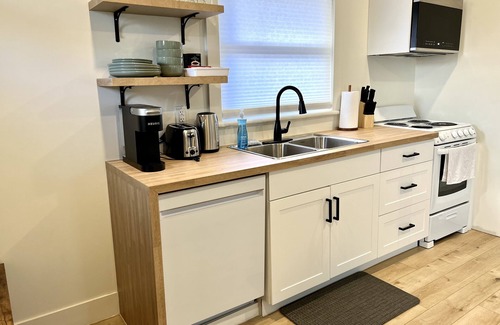 Hamilton Apartment | Cheryl Duplex-Upper Level